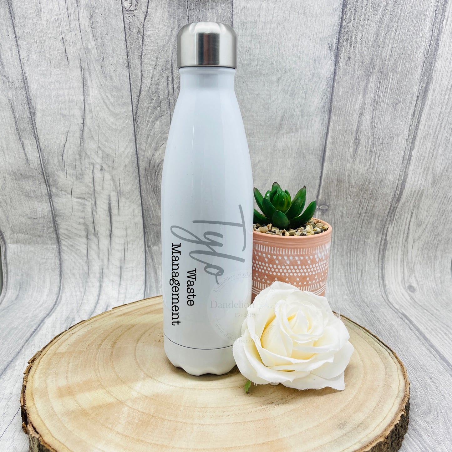 This is a white screw cap bowling bottle flask. They are double walled, designed to keep your drinks warmer or cooler for longer. Printed with your business logo these are great branding accessories.