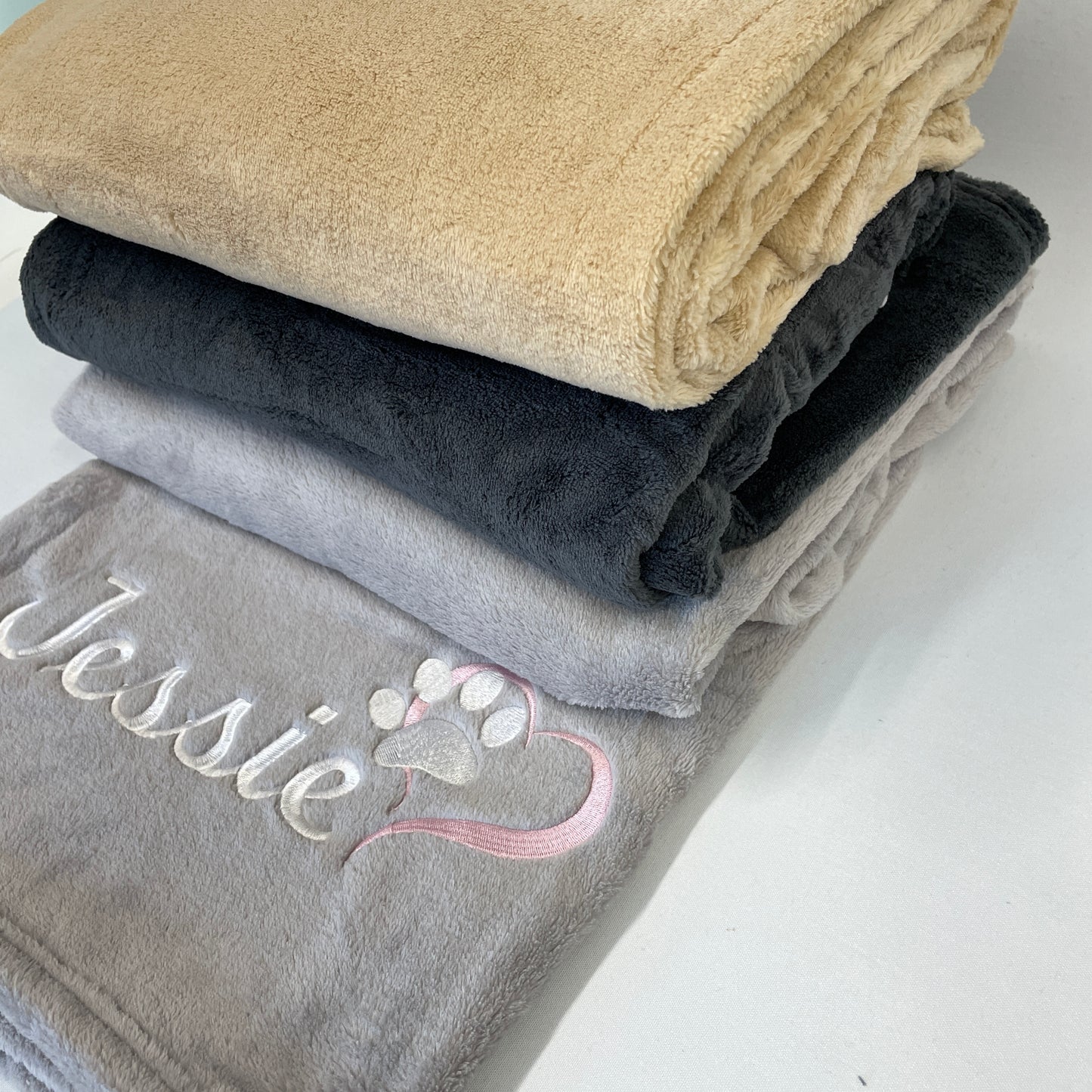 Extra Large Luxuriously Soft Fleece Pet Blanket with Embroidered Name: Personalised Dog Blanket