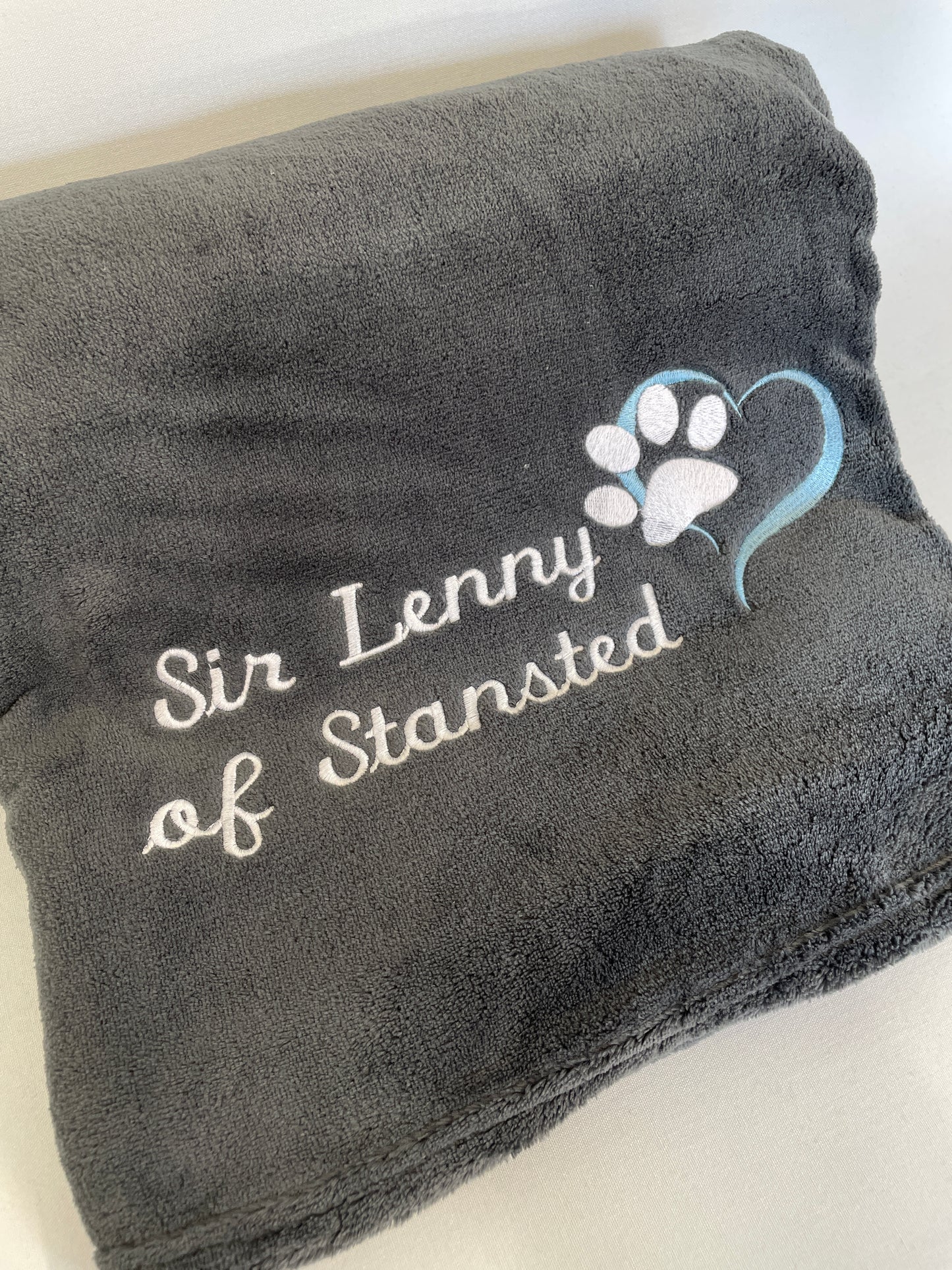 Extra Large Luxuriously Soft Fleece Pet Blanket with Embroidered Name: Personalised Dog Blanket