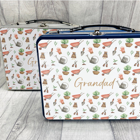 This is a storage tin with a clasp closure. Available in blue or silver these are printed with a full garden tools and accessories design and printed with a name in the middle