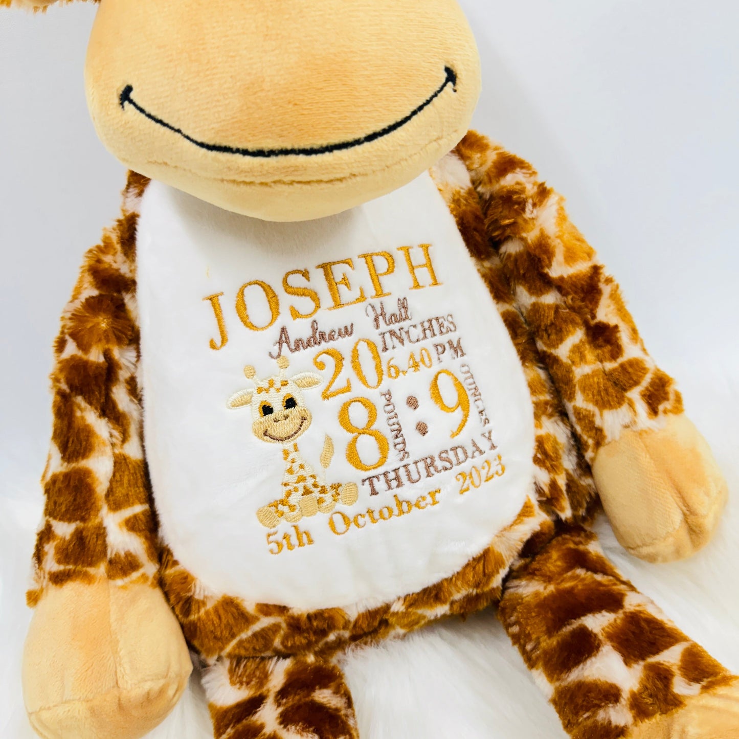 This is a giraffe keepsake teddy. Beautifully embroidered on its belly are a babies birth stat details. The teddy has a zip access at the back for easy washing. Details on the belly are birth weight, time, date, name, length and a mini giraffe too