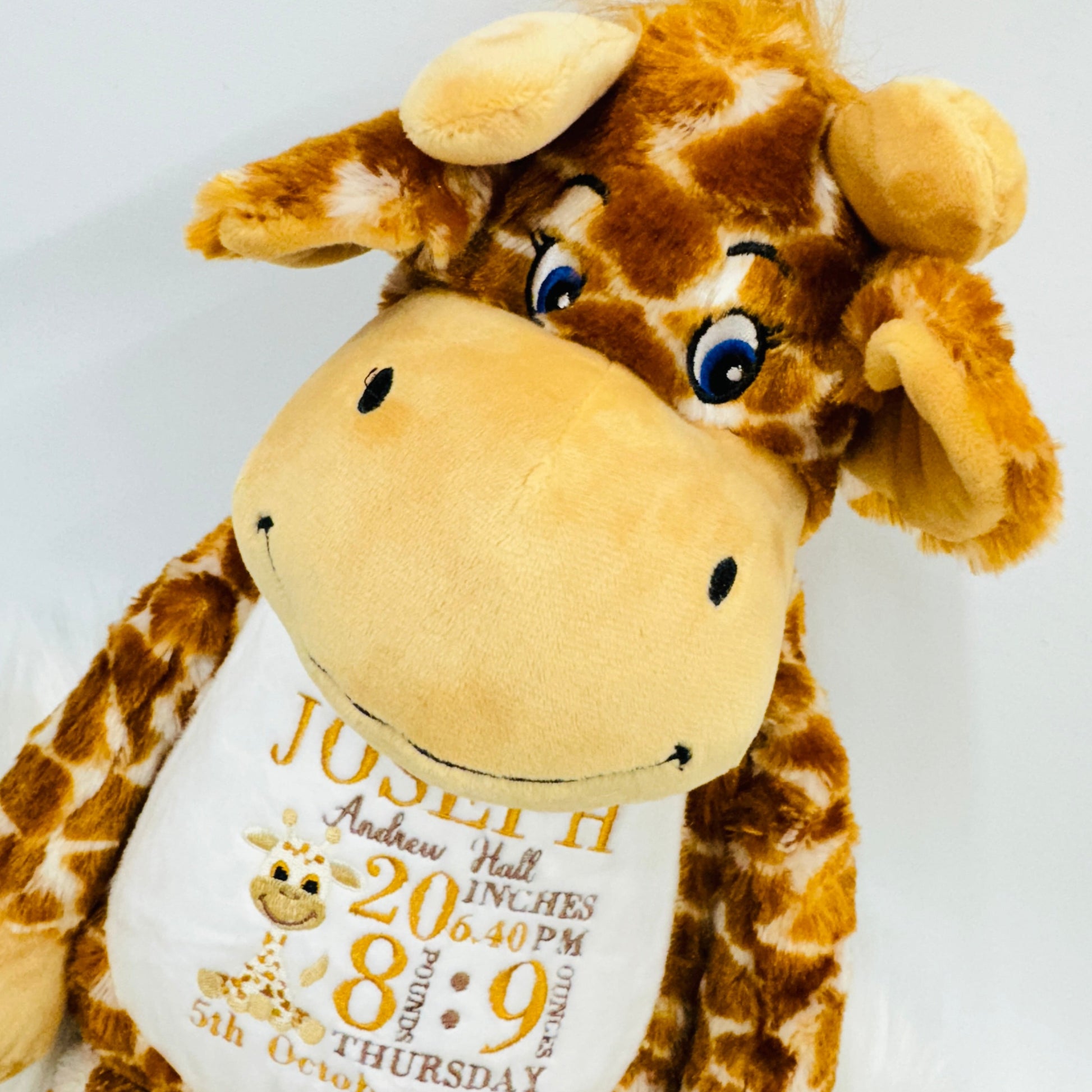 This is a giraffe keepsake teddy. Beautifully embroidered on its belly are a babies birth stat details. The teddy has a zip access at the back for easy washing. Details on the belly are birth weight, time, date, name, length and a mini giraffe too