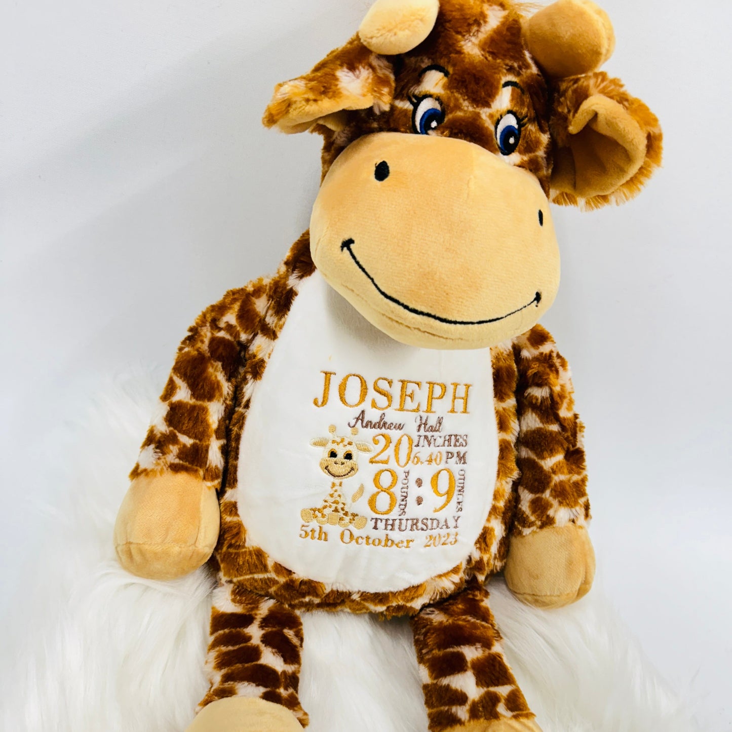 This is a giraffe keepsake teddy. Beautifully embroidered on its belly are a babies birth stat details. The teddy has a zip access at the back for easy washing. Details on the belly are birth weight, time, date, name, length and a mini giraffe too