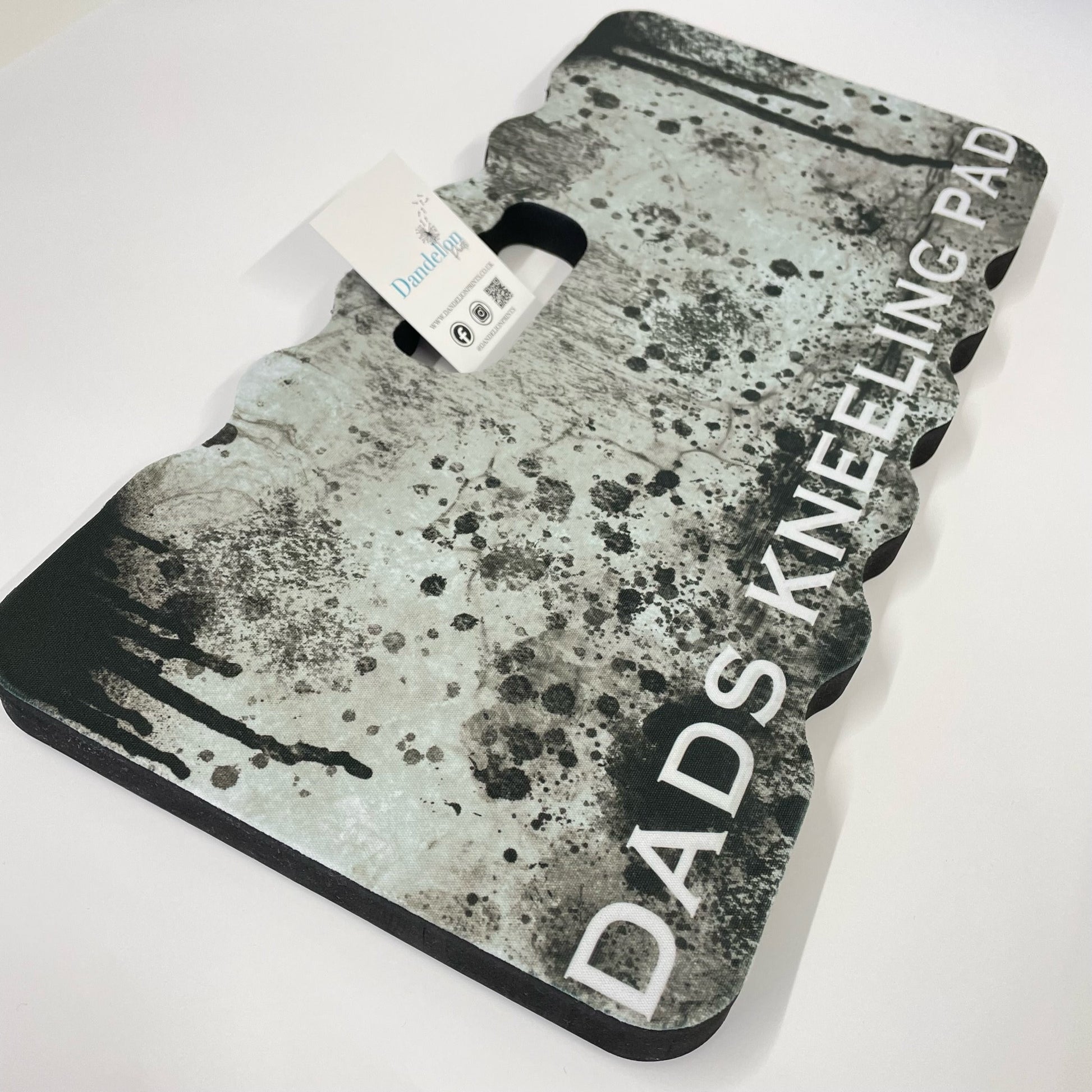 40x20cm kneeling pad. This is printed with the idea of using it in the garage or workshop. It is printed to look like oil spills and paint splashes. Personalised with &#39;Dads kneeling pad&#39;